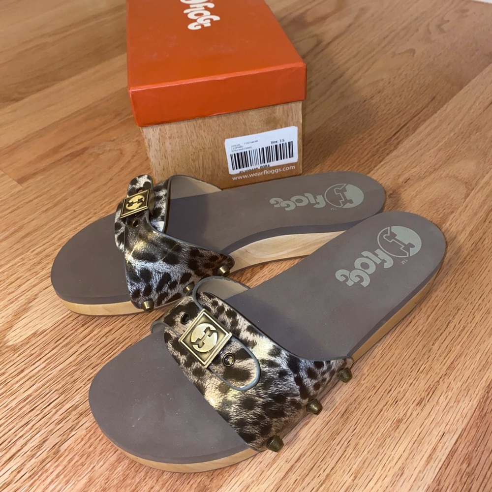 NEVER WORN Flogg sandals